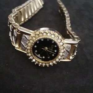 Geneva Japan Cuartz  Tone Gold Bracelet Watch